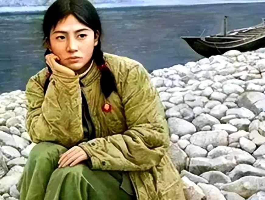 1972年，21岁的知青李文忠从水中救起一名11岁的落水少女。谁料小姑娘湿漉漉地