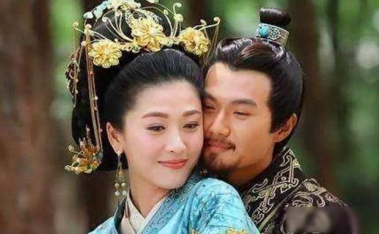 卫青大婚那晚，长安贵族挤满了平阳公主府。谁都想看看，这个昔日骑奴出身的将军，怎么