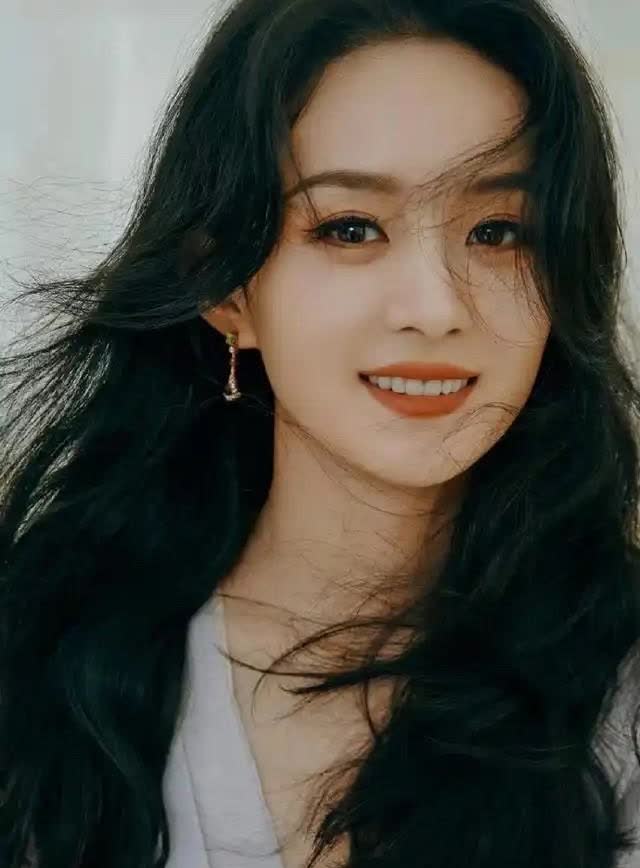 赵丽颖对现任男友有种蜜汁崇拜，甚至对于对方在某些地区的那些成就，也颇为羡慕，还总