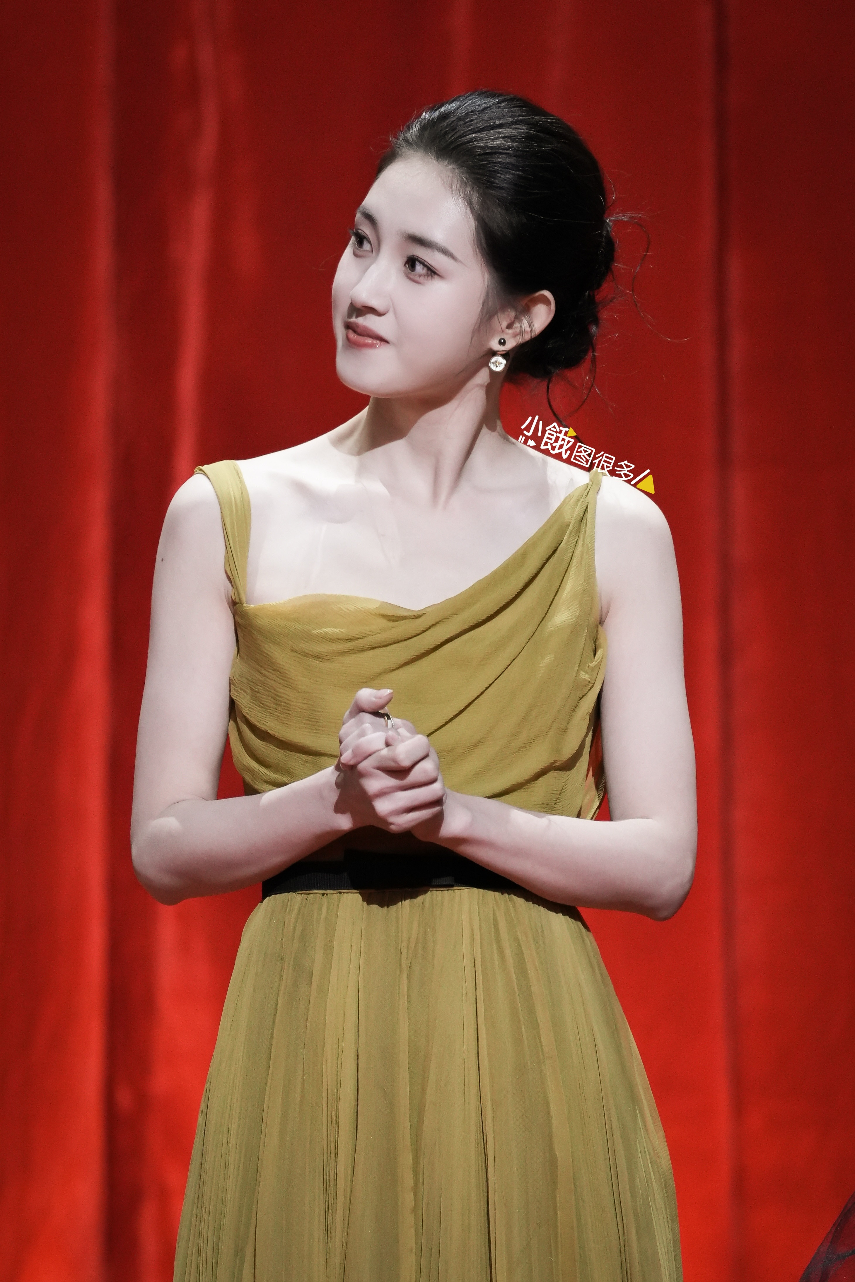 国剧盛典20251216国剧盛典红毯郭宇欣高清图集9p，全程爱笑的宇欣，黄绿