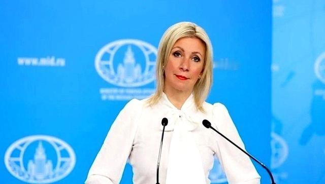 关于格陵兰岛，俄罗斯突然开腔了。话筒直接递给中国，上来就一句硬话：在这块地盘上，