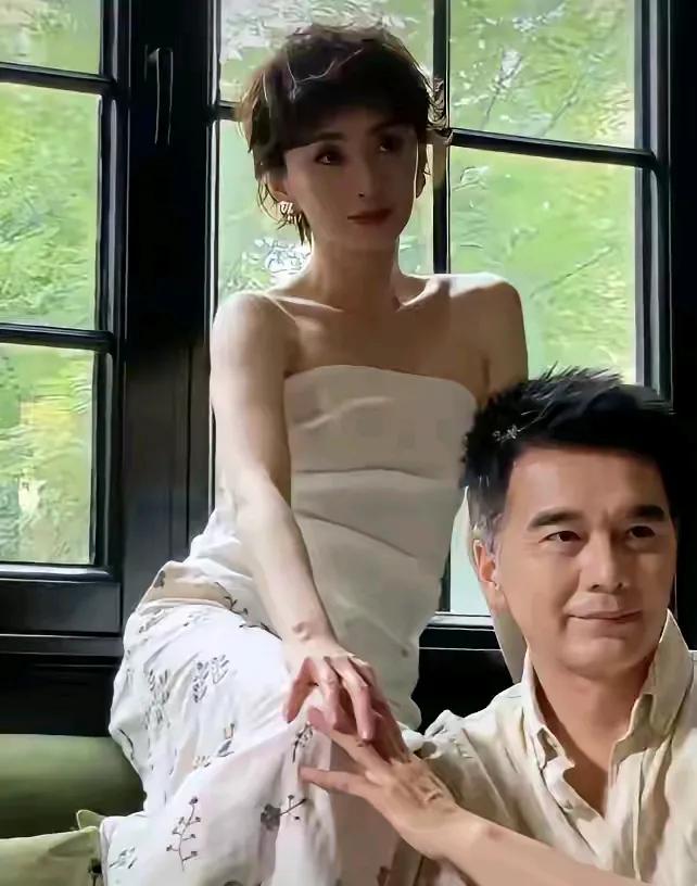 不是一家人不进一家门，这两口子还真能干出来。有人说何晴病危昏迷。已经早已通知了许