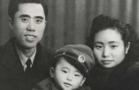 烈士江姐的儿子彭云在美国定居，中国记者问他为什么不肯回国？他的回答很现实，却也很