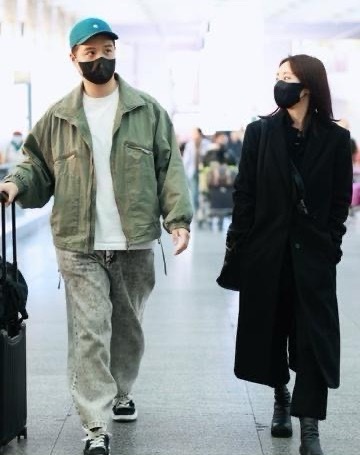 李纯马頔婚后首同框一起回北京马頔把李纯当女儿一样的宠着，事无巨细……这才是李纯能