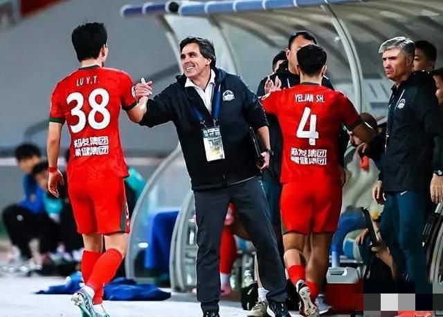 拉莫斯说，河南队是中超踢得最好的3支球队之一，但媒体报道里没有说另外两支最好的球