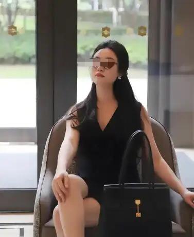 相亲界的大龄剩女天花板！这哪是相亲？46岁海龟大姐这要求，直接把婚介所当“皇家