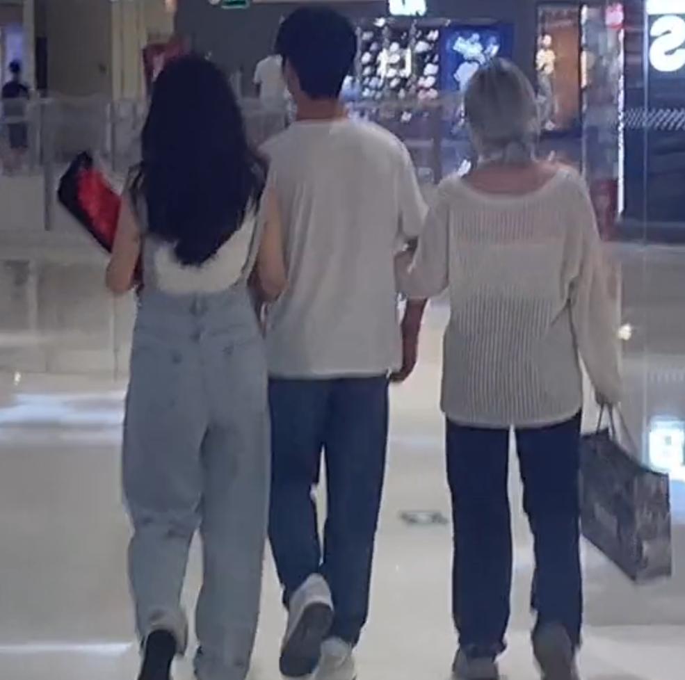 我的百亿校友，他有100个女朋友！前阵子参加大学毕业20周年同学会，我见到了我