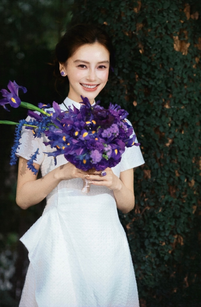 angelababy紫罗兰生日照angelababy紫罗兰生日照，中式美人上线