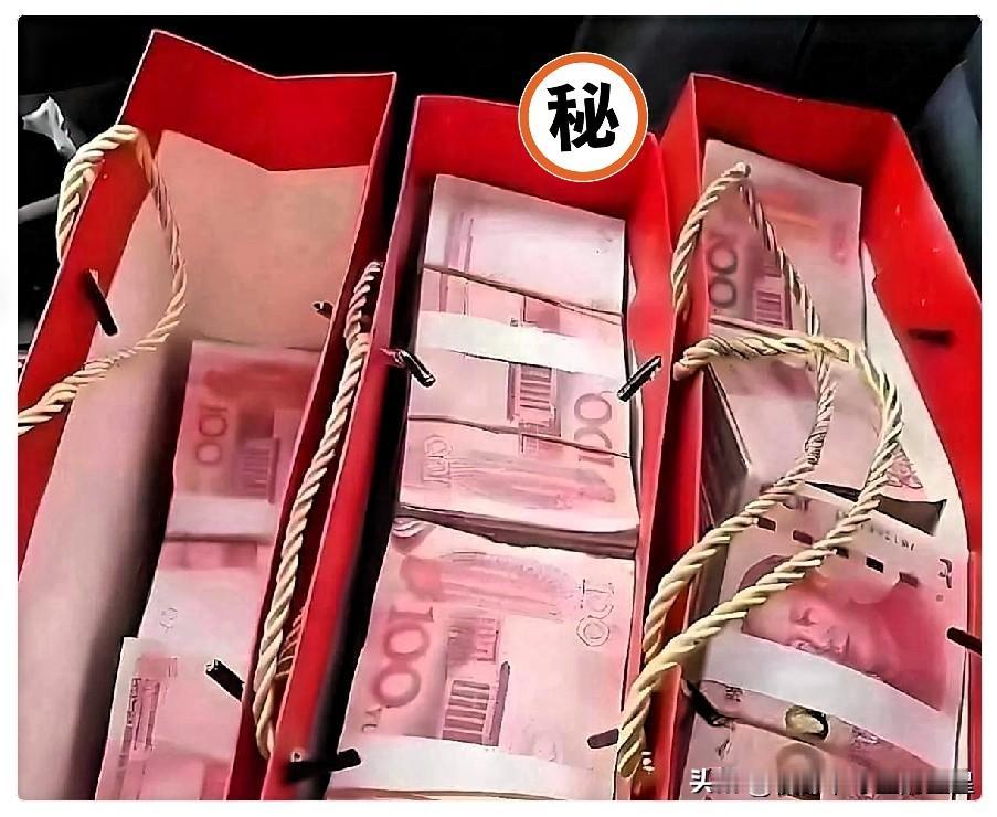 河北保定一女子，打扫屋子时在衣柜发现老公藏的20万现金。她没跟老公说，直接拿去银