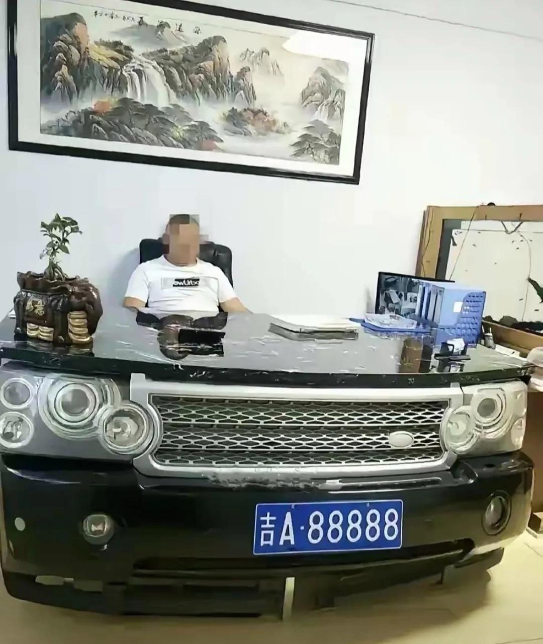 这老板桌不一般