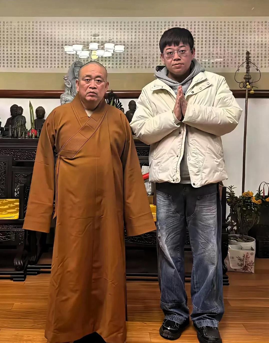被这张合照整懵圈了！不看不知道，一看吓一跳，仔细一看怎么就这么像呢？说他们是