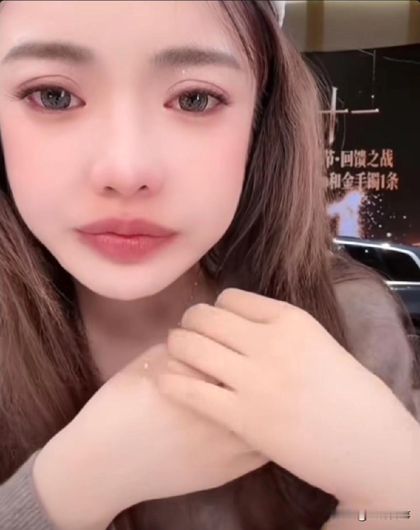 蛋蛋又又又哭了…细数这一年走过来太不容易，承受了太多的谩骂，变得不自信都是硬挺