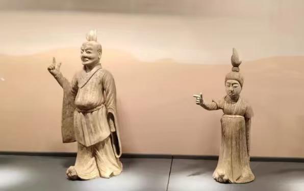 长治工地挖出一对“特工夫妻”，神秘手势至今无人能解。1993年冬，山西长治淮海