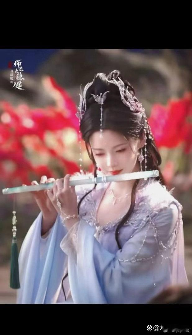 不是每个演员都该硬挤大女主赛道。看完《师兄太稳健》，倒替孙珍妮憋了口气——当年翩