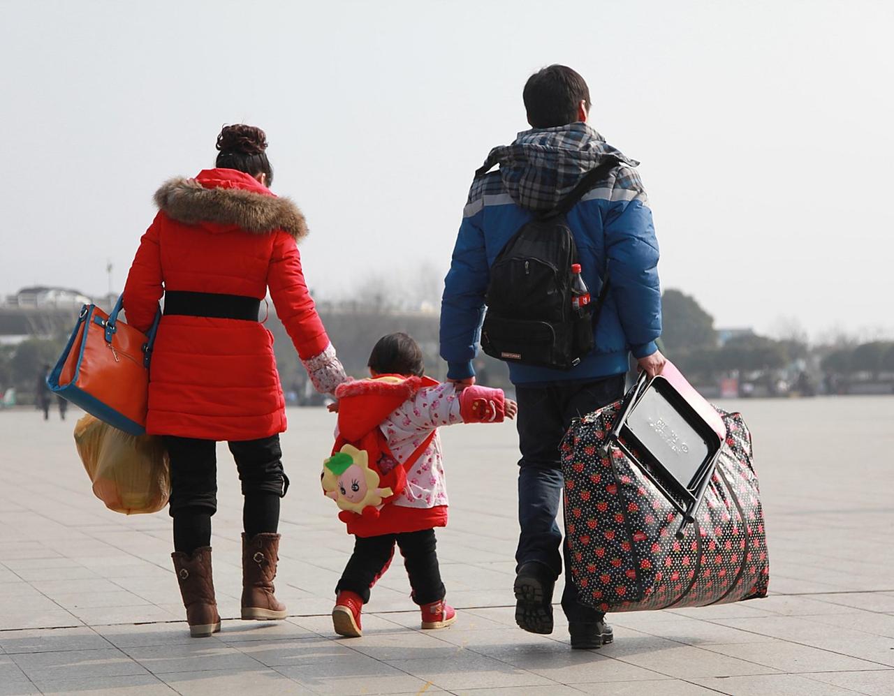 一个很扎心的现象：过年回家，村里人对你热情，证明你混的不错，如果人人见你爱搭不理