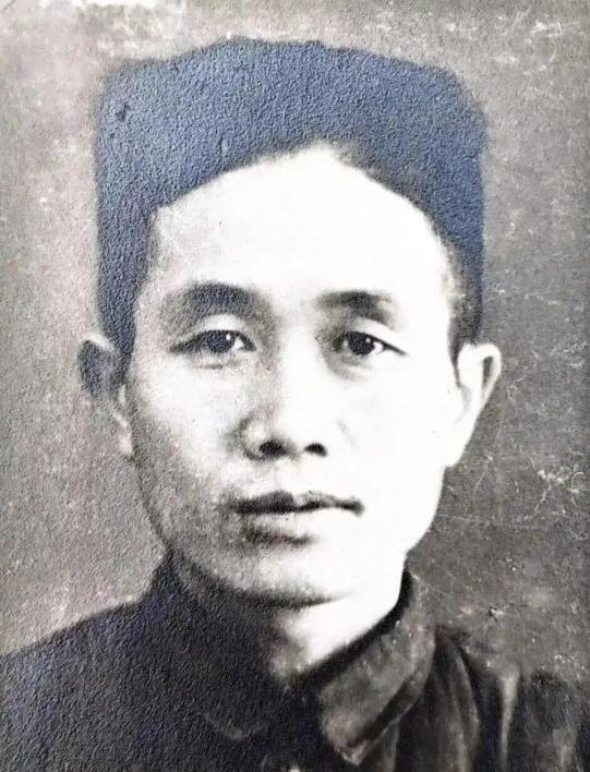 娄山关战斗结束后，孔宪权因身负重伤留在贵州休养，党组织准备了300块大洋，托付当