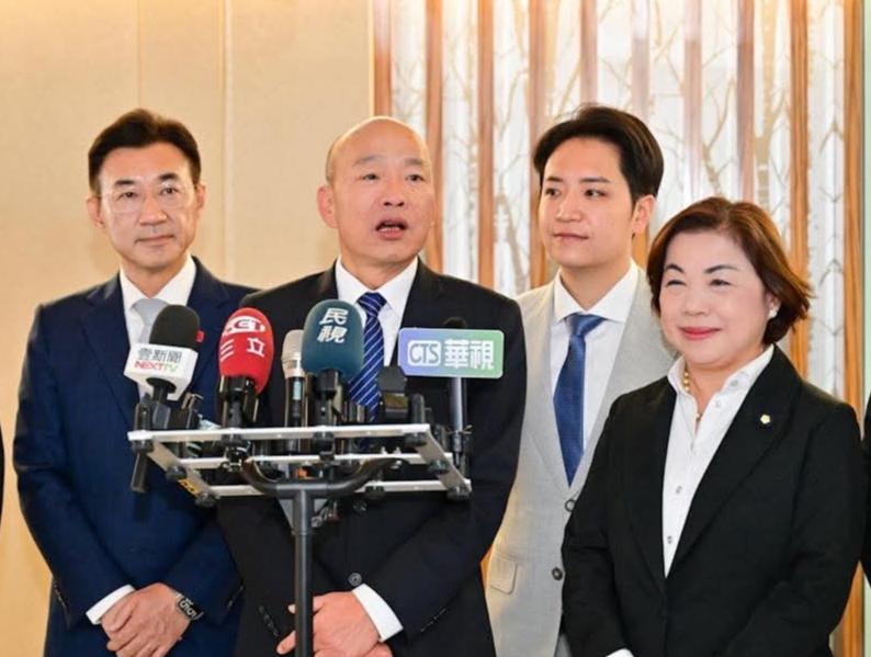 韩国瑜带领的欧洲访问团昨天回到了台湾，蓝营的韩国瑜、江启臣等一些人一回到台北就召