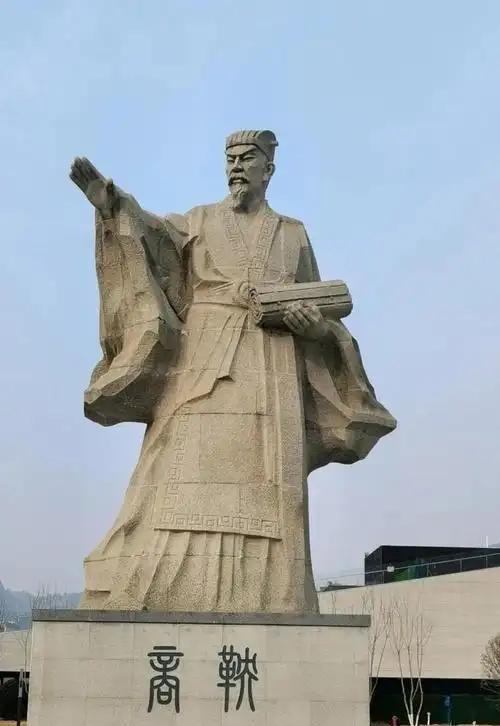 教科书不敢写的商鞅！这家伙就是个好战分子，国家贫穷更要战争，一是可以削弱敌国战力