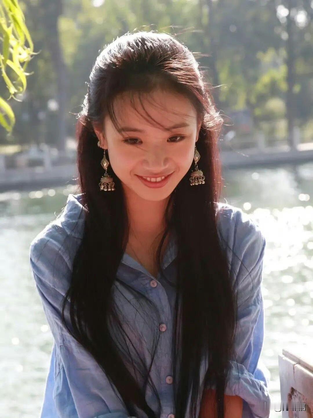 李梦算是生不逢时吗？早年顶着和林依晨如出一辙的脸，竟然没演过一部偶像剧……按理