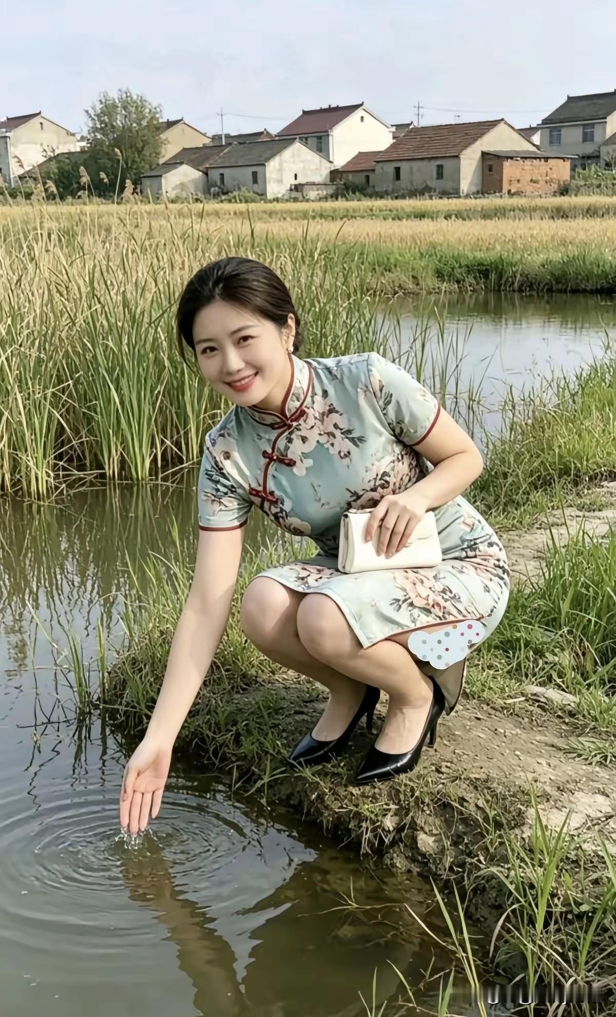 一田青绿，一生温柔，脚下是沃土，眼前是青绿稻田，朴素民房藏在身后，这就是最治愈
