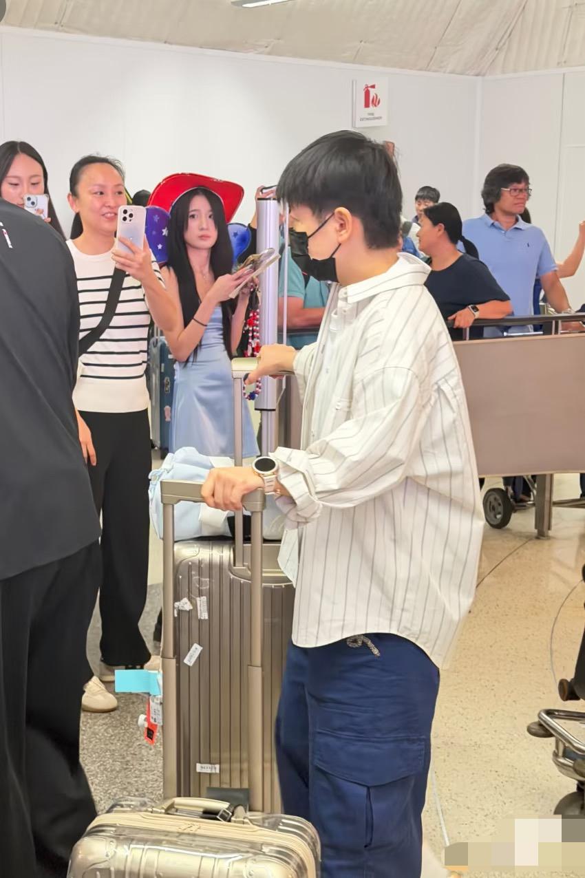 国乒主力队员孙颖莎王楚钦王曼昱已经安全到达WTT美国站，受到当地球迷的热烈欢