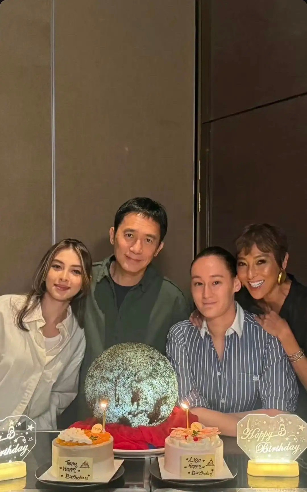 梁朝伟素颜过64岁生日，刘嘉玲晒夫妻合照，结婚18年没孩子仍恩爱！