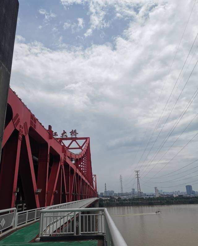 大伯找侄子借80万说救命用，侄子没借，因为大伯之前借了好几次钱都没还过。结果三天