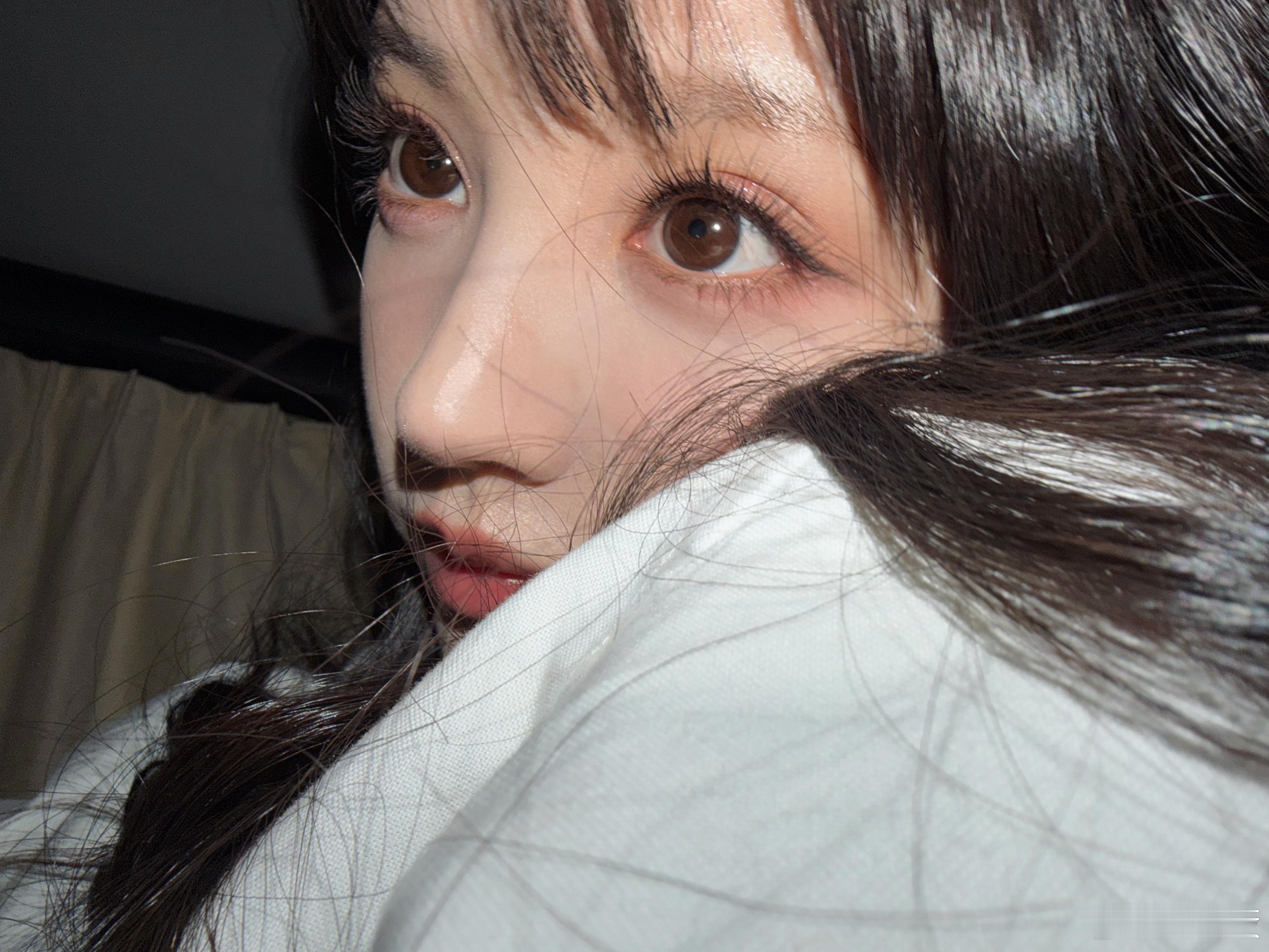 田曦薇早上起床的素颜漂亮的让我面红的可爱女人​​​