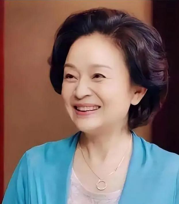 68岁的刘莉莉如今住在日本东京港区的奢华大宅里，账户上的存款多到根本用不完，可她