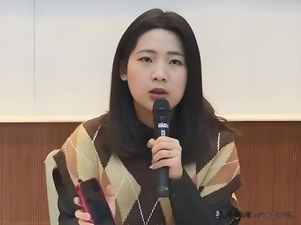 徐巧芯这话真说到点子上了！吴石哪是什么叛变啊，分明是乱世里的大智慧！她拿三