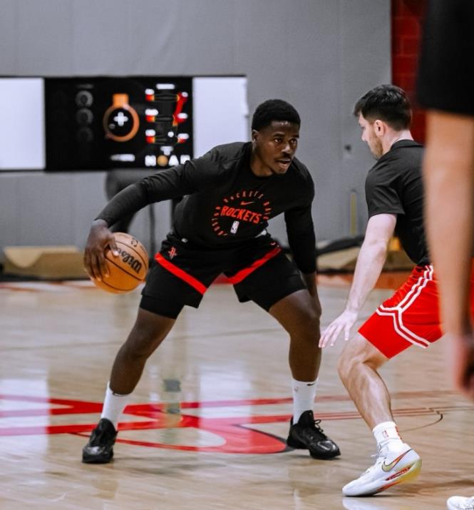 接下来的比赛，伊森可能会复出，而DFS也快回来了，只需要再等最多一个月！伊森和芬