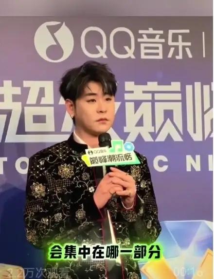 【著名歌手张云雷回应是否回归相声舞台，言语带有不确定性，你怎么看？】近日，德云