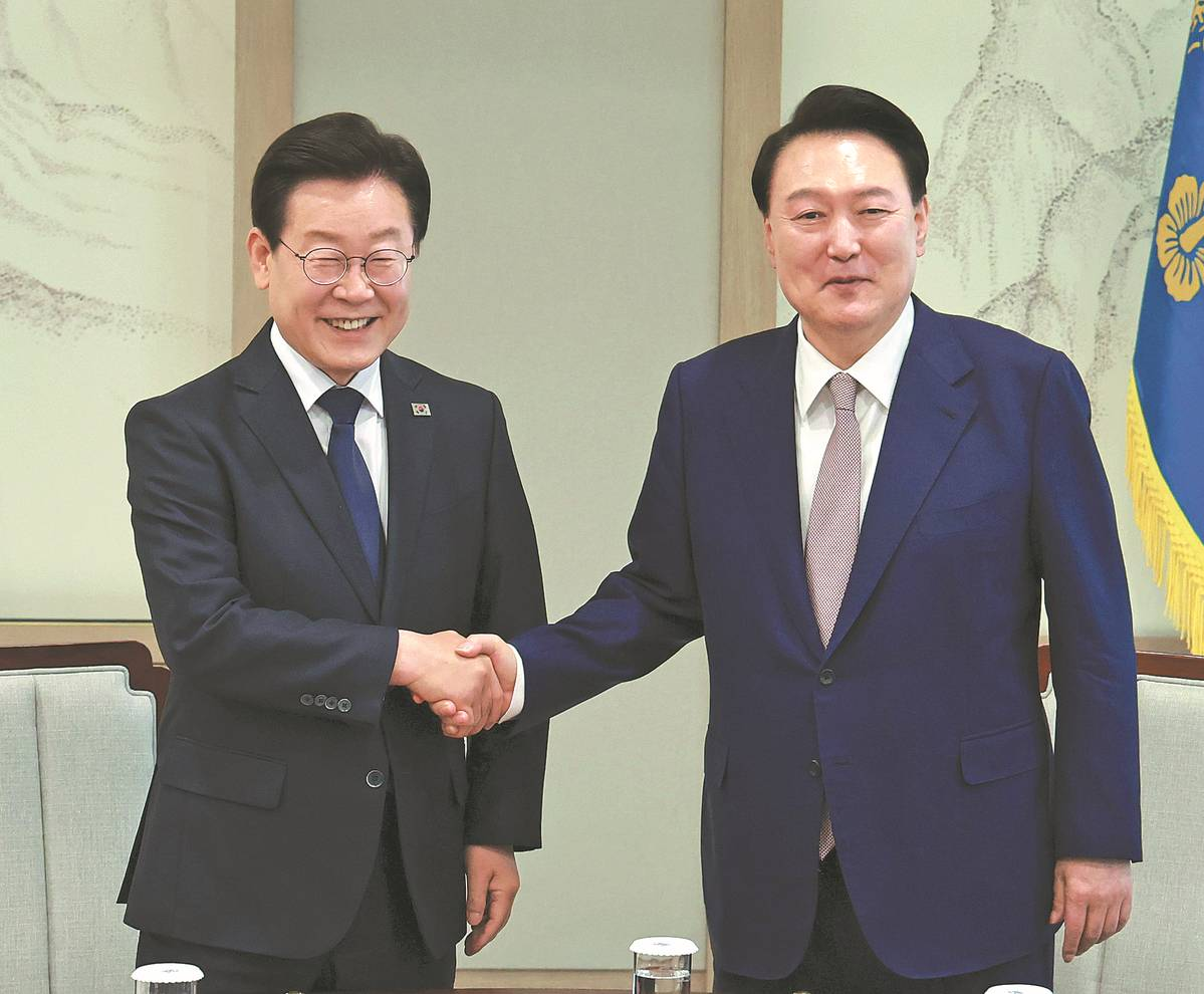 李在明正在复制尹锡悦的下场？9月1日韩国总统府正式确认，总统李在明批准政策室长金容范辞职。这位算得上