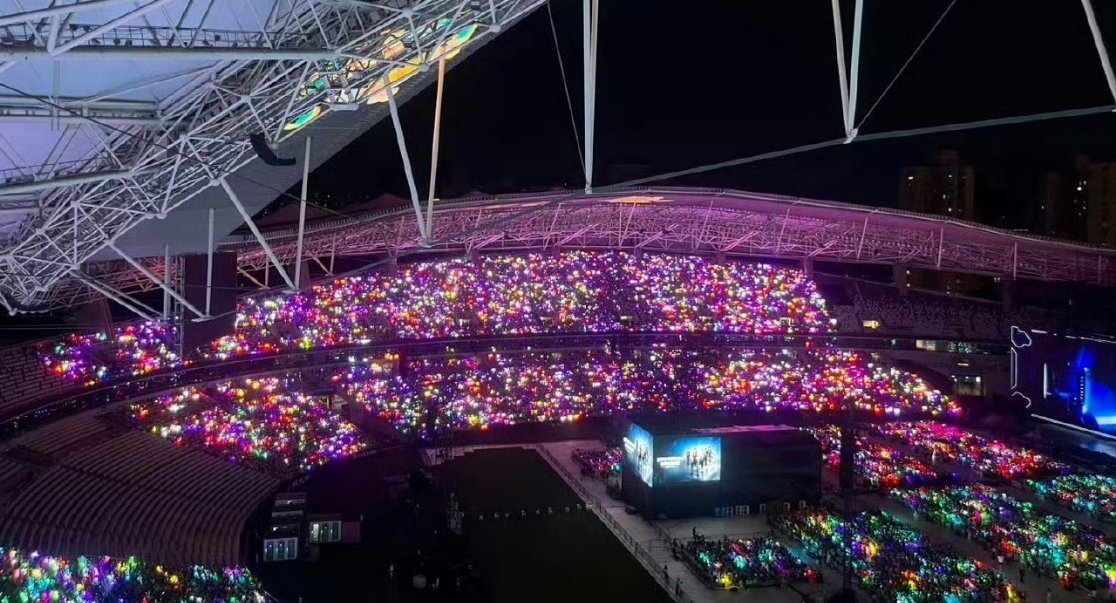 时团演唱会上海站day3灯牌实拍来啦马嘉祺红海&宋亚轩青海&严浩翔红海时