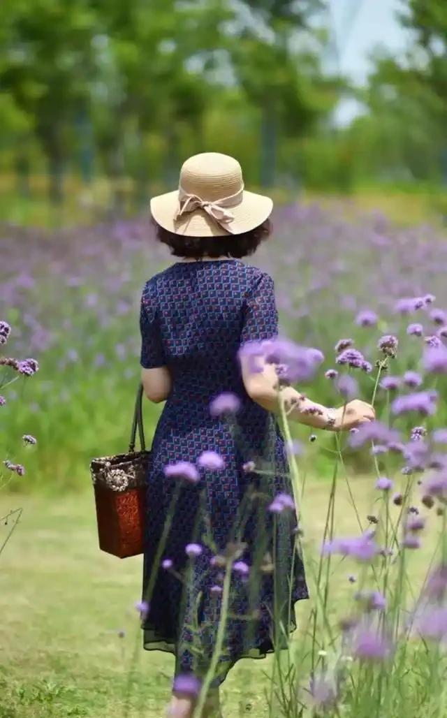 今天，我是矫情了吗？亲家两口子来家里玩了半个月，前天返程回家了。还是儿媳妇在医院