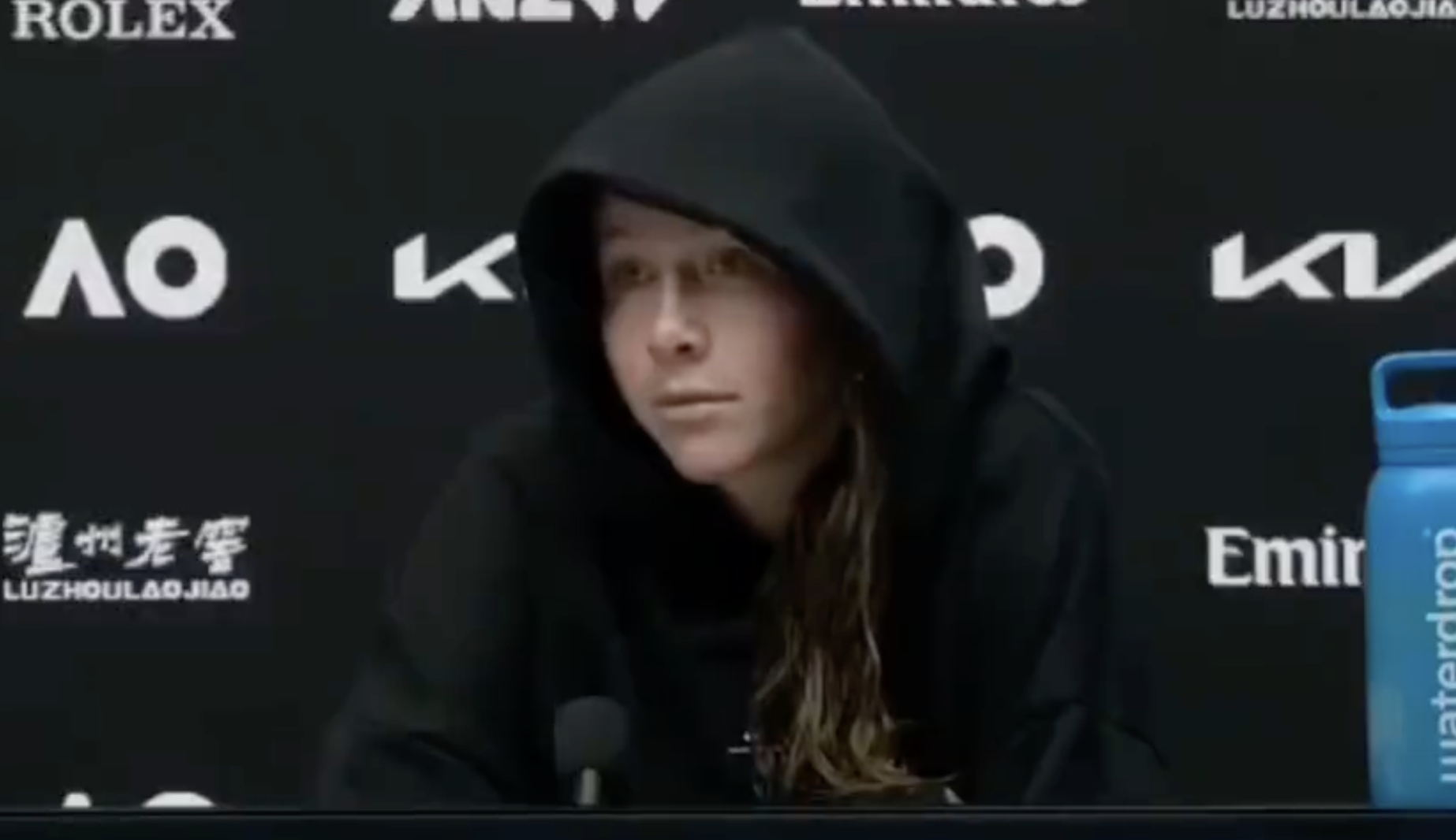 阿尼西莫娃: 高芙的视频被发出来很糟, 我输球直接回更衣室