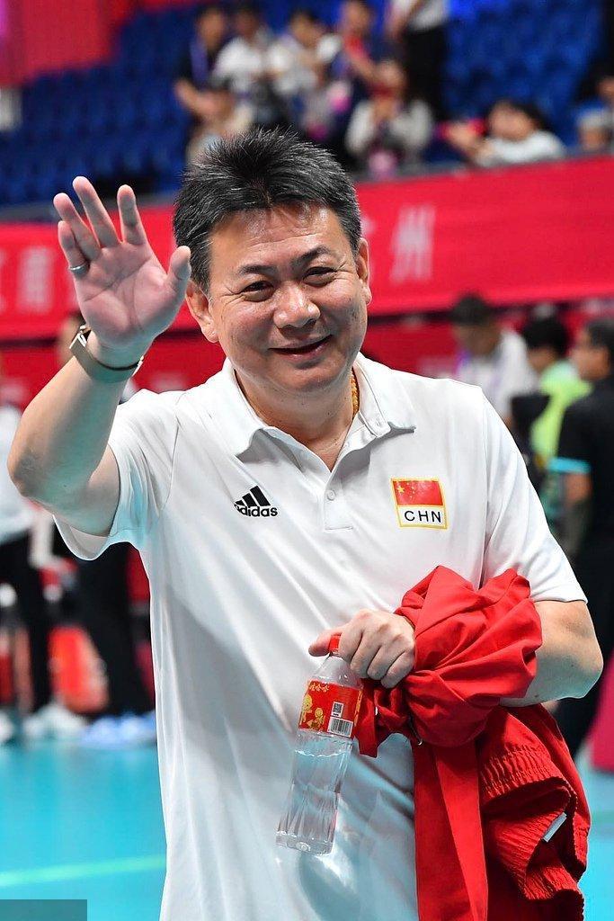 蔡斌出任上海女排主教练新赛季的上海女排，蔡斌教练回归，除了外援，谁会是新的七仙