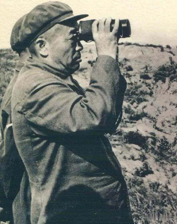 1948年西北野战军的一场复盘会上，两位纵队主官当众顶撞主帅彭德怀，直言“不干了