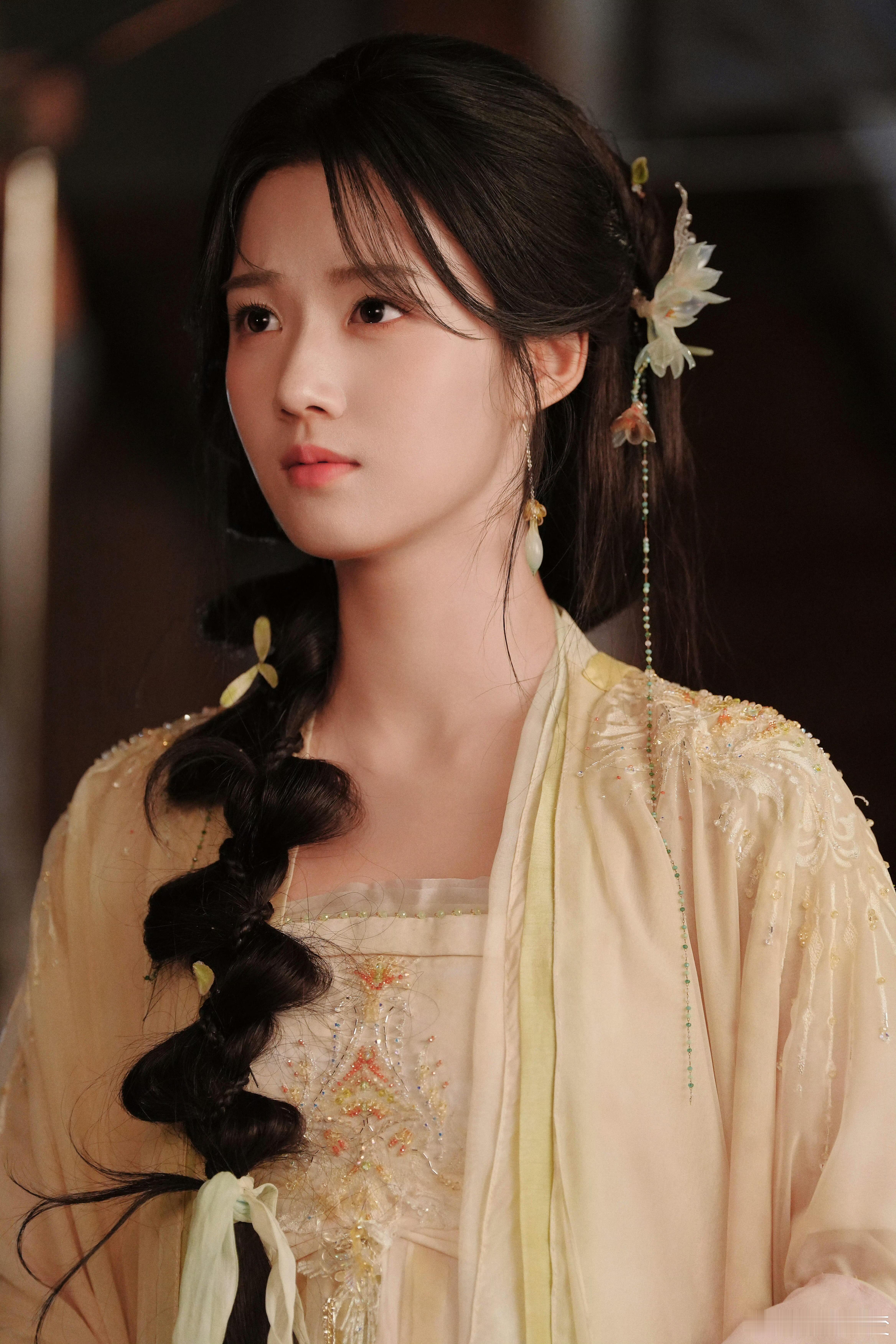 卢昱晓明意淡黄绿衣妆造合集卢昱晓｜​​​