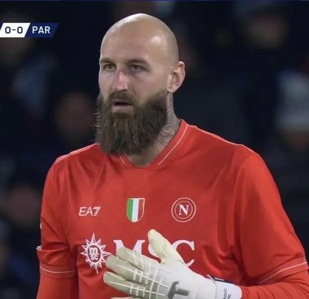 【那不勒斯主场闷平帕尔马，国际米兰窃笑】那不勒斯丢分了，在中游球队身上，遭遇联赛