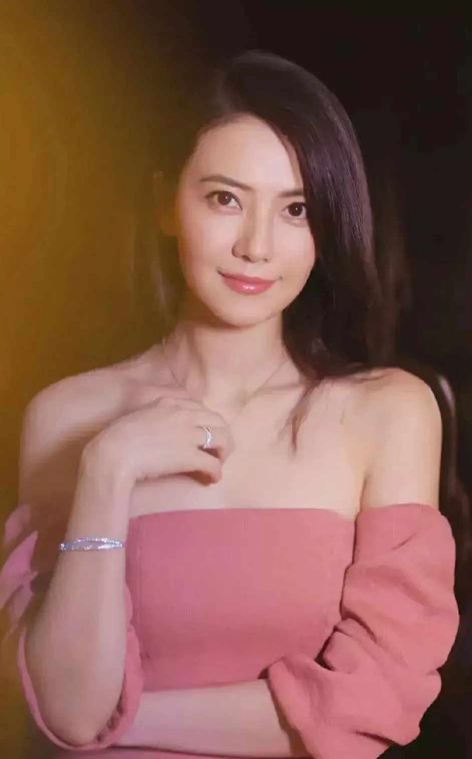 高圆圆这一辈子太值了！1.滕华涛——第一任前男友，中国内地知名男导演。2.张