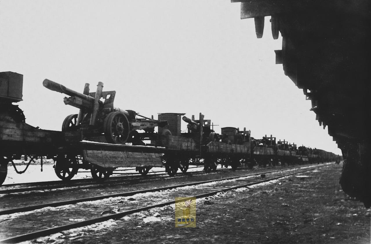 [呲牙笑]除了德国，毛子也是很擅长造炮的——1943年，东线，一列满载苏制152