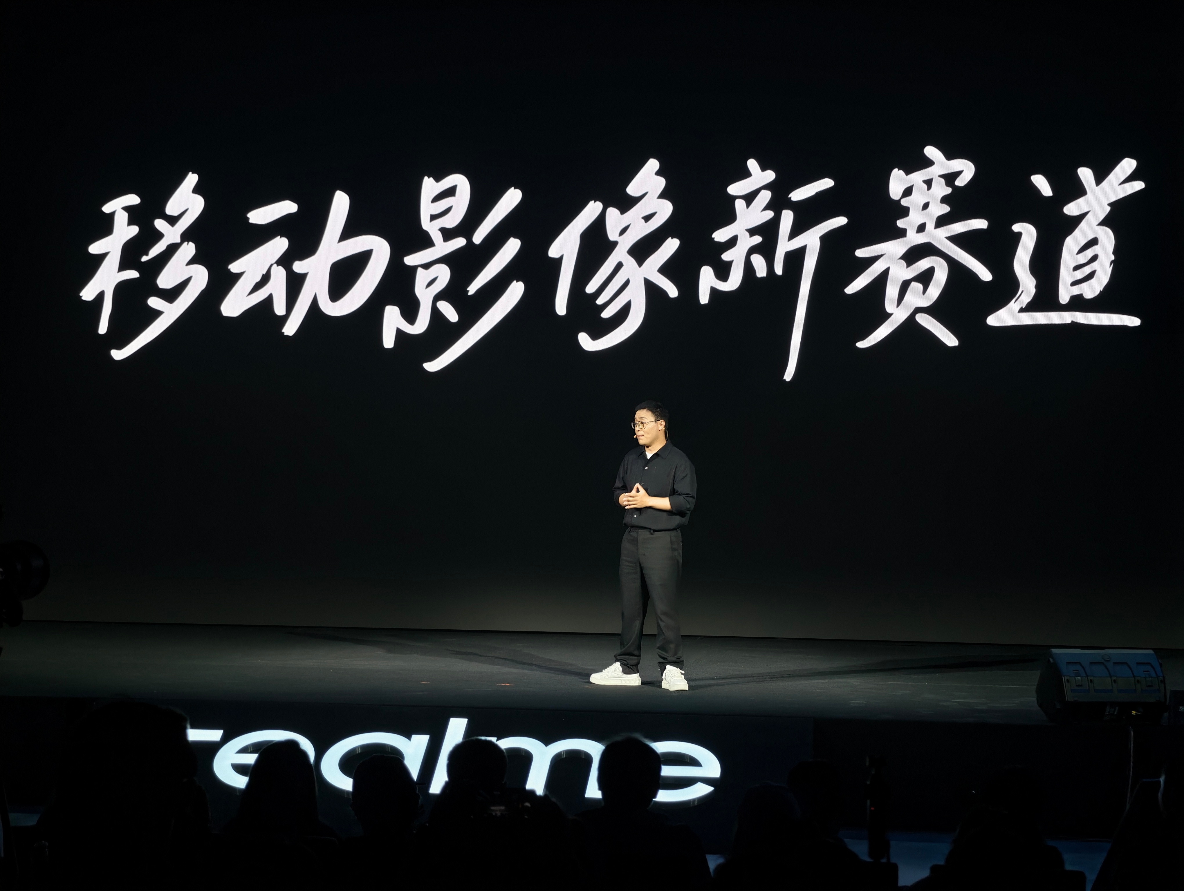 realme和GR的合作确实开启了一个新赛道。以往的手机摄影虽然也提及风格，但普