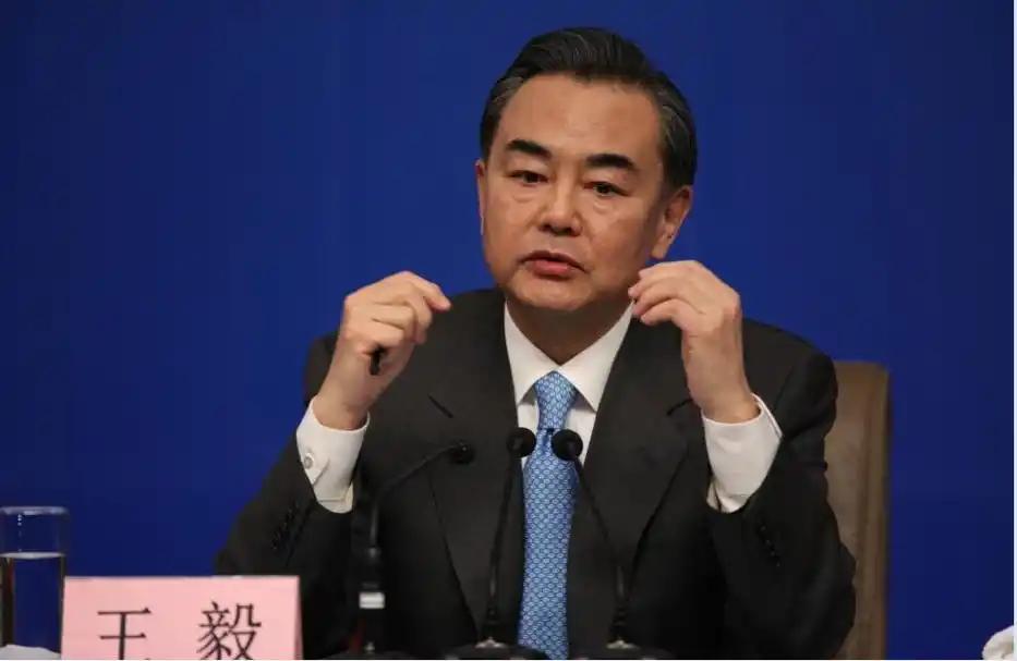 美方等不了了，主动派人前来沟通。就在中国宣布人造钻石出口管制的节骨眼上，