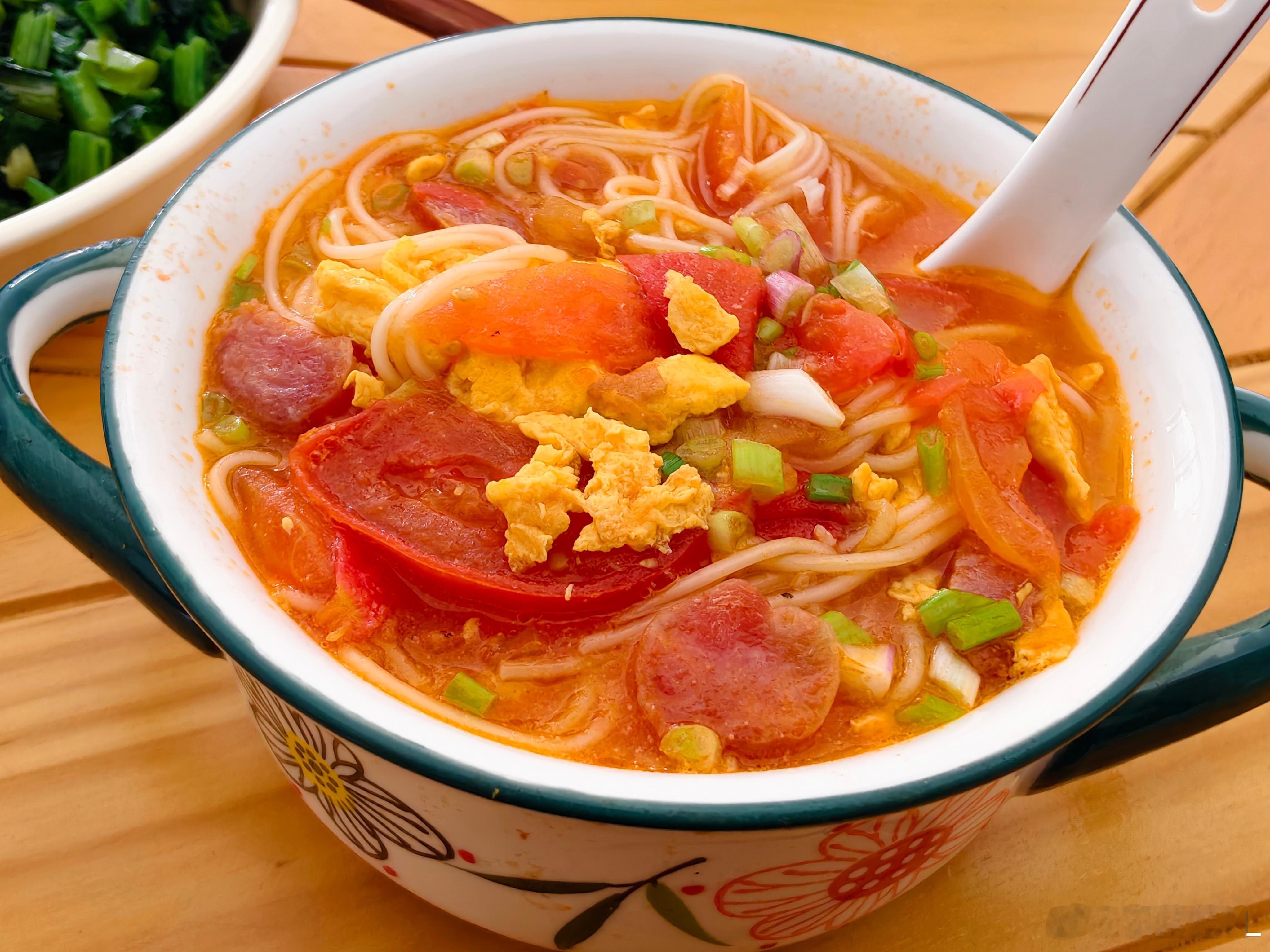 完辣！莫名就发烧了...吃个感冒灵，煮个面吃吧...