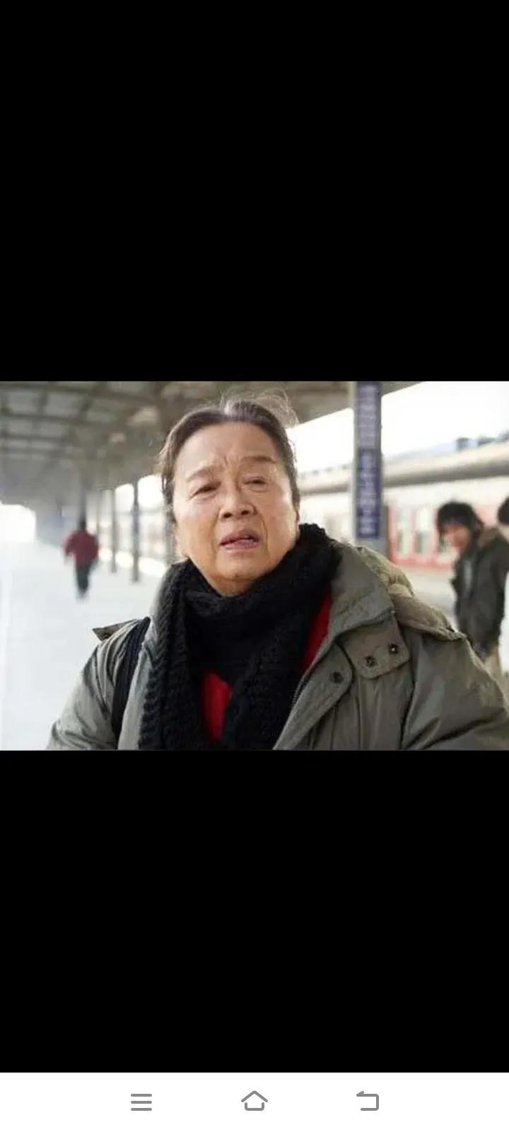 小李请的三个月产假结束，今天又向办公室张主任请了五天假，张主任出于女性的关怀，并