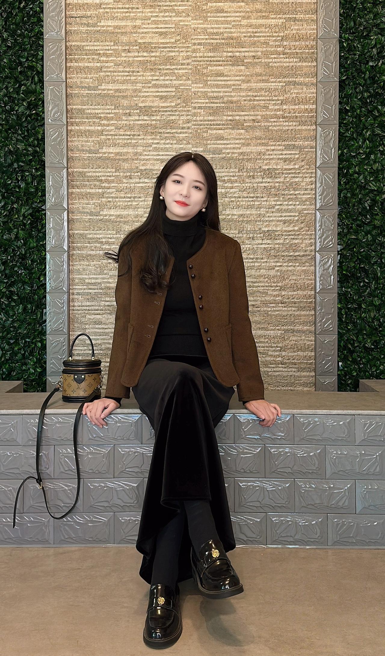 如果不是为了柴米油盐，我猜，每个人都是浪漫的，自由的。但是，长大两个字是没有偏旁