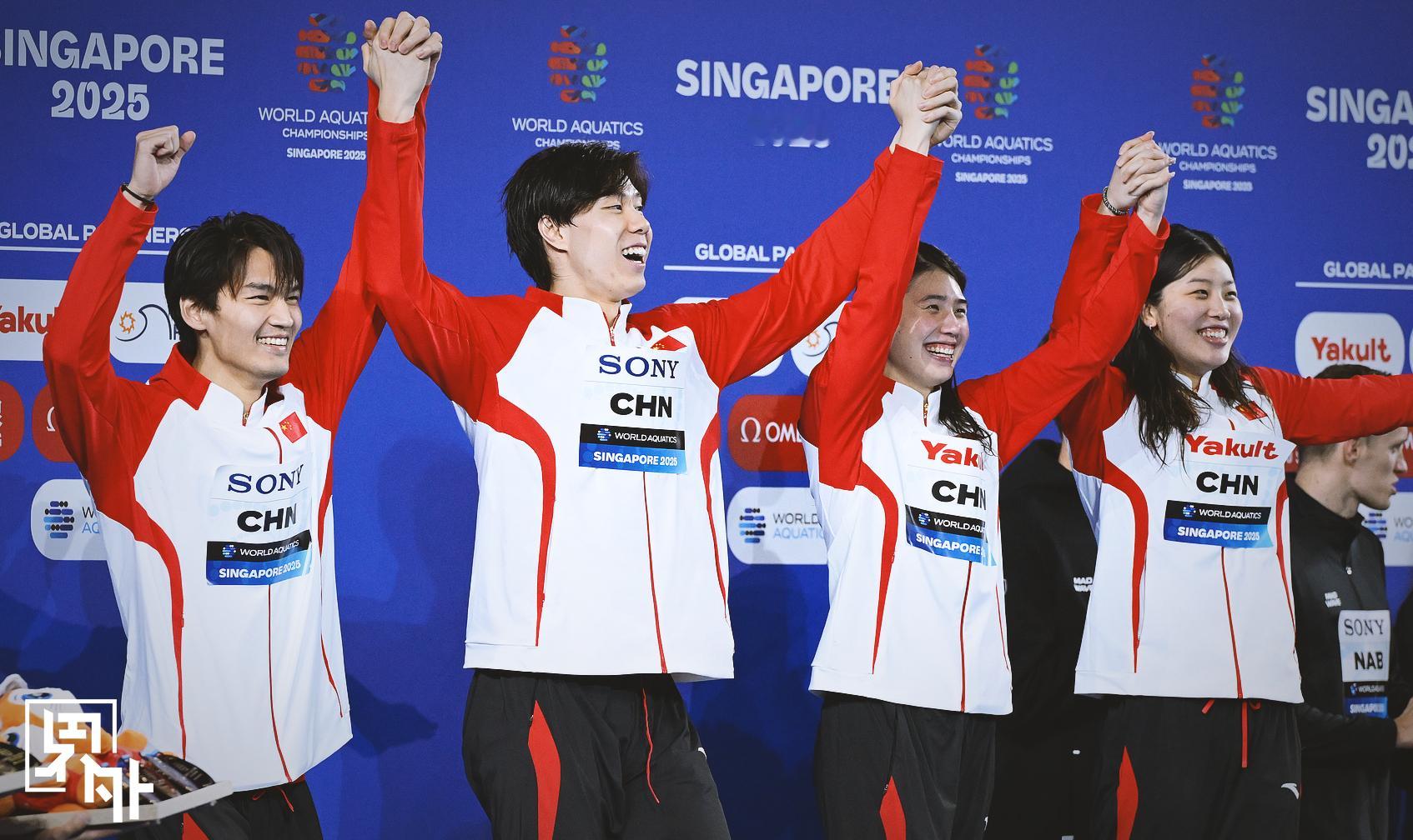 4x100米混接中国队亚军4x100米混接中国队摘银新加坡游泳世锦赛男女4x1
