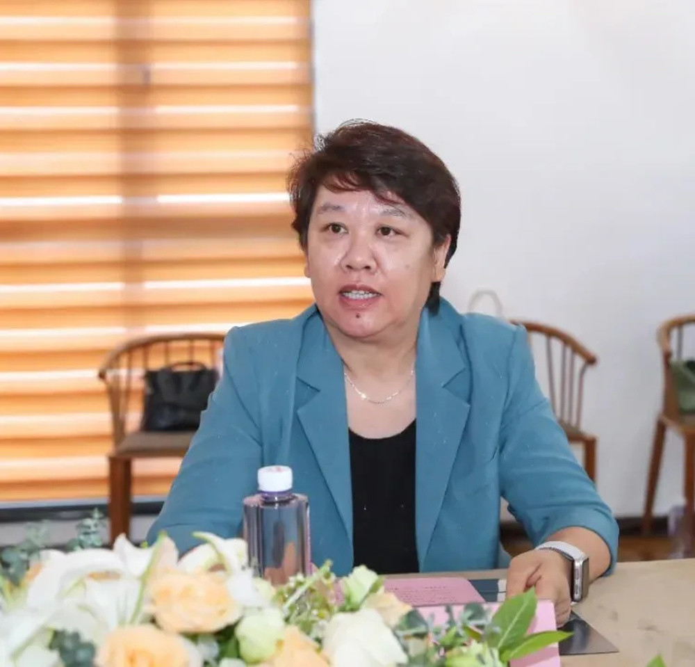 代表公司给予国家工作人员财物, 河南广电传媒控股集团原副总经理申淑娟被“双开”