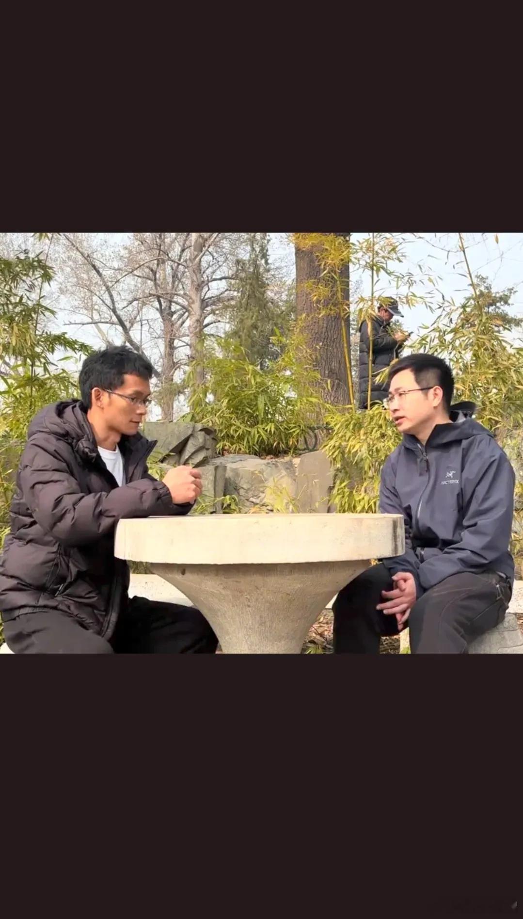 唐尚珺到清华大学参加学习唐尚珺应清华大学李龙邀请特意乘坐飞机到了